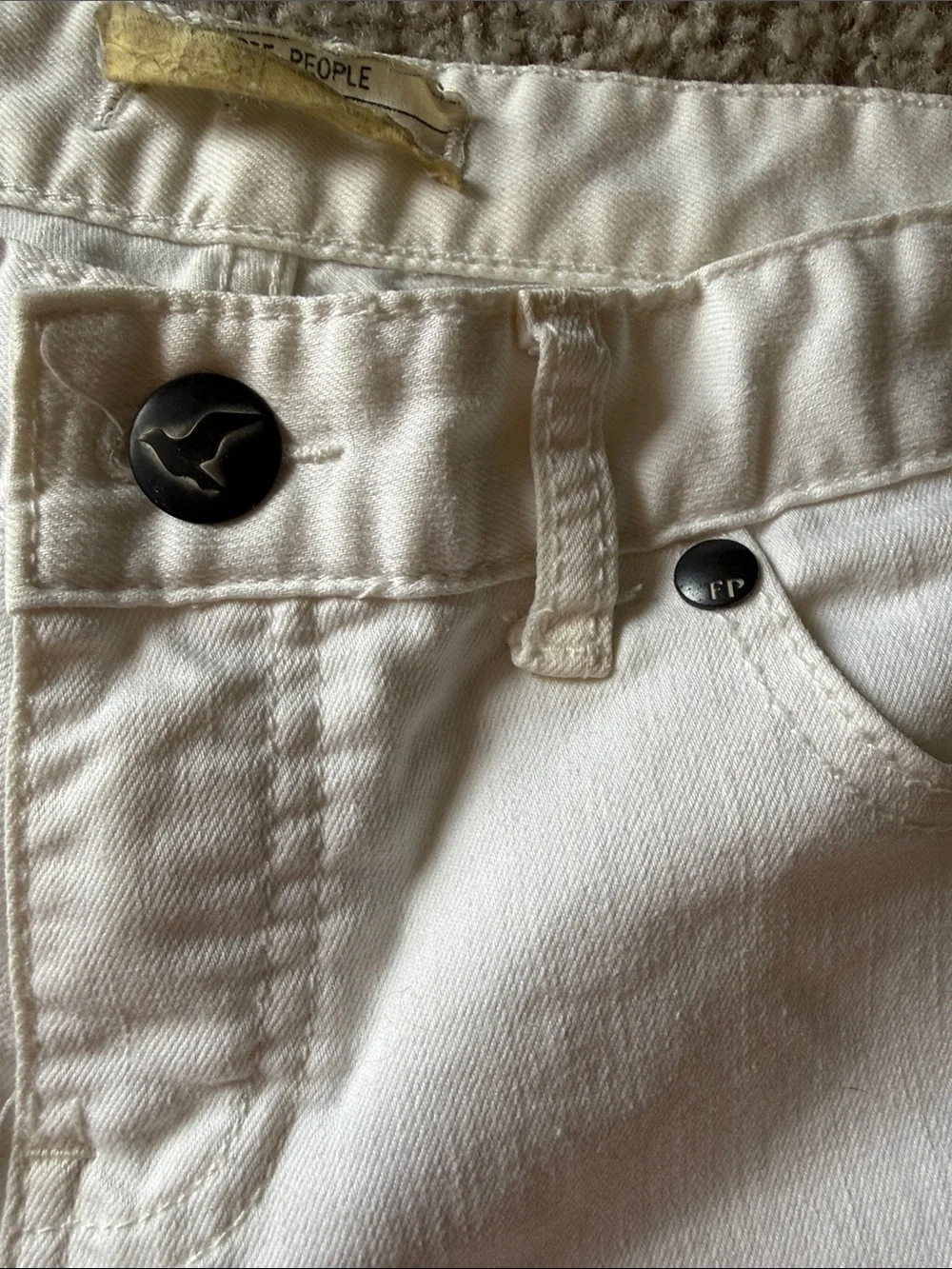 Free People Women’s White Skinny Ankle Jeans with Ankle Zips SIZE 28